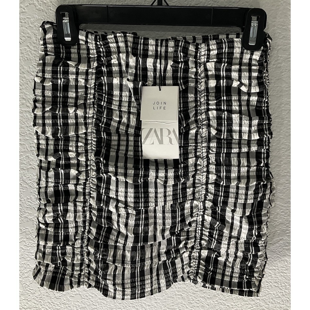 Zara Size XS NWT Women's White & Black Ruched Mini Skirt